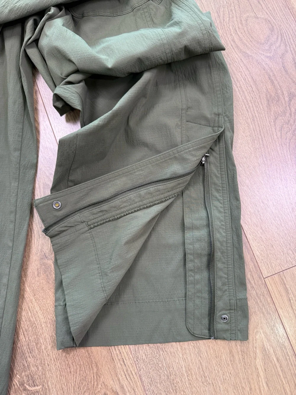 Athleta Trekkie High Rise Parachute Pant Olive Green Size 6